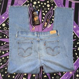 Levi’s 525 Straight Leg, Perfect Waist Jean